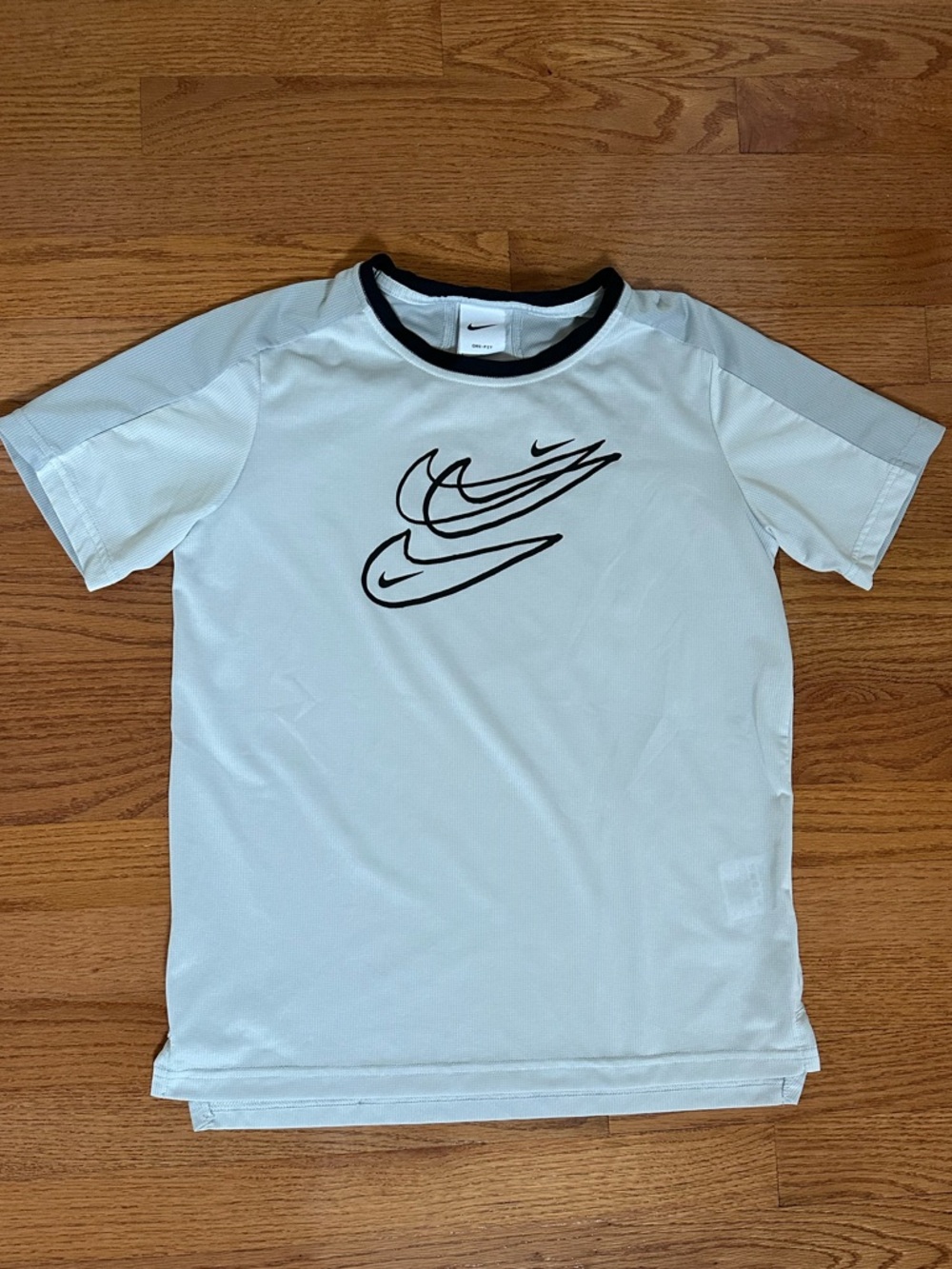 EUC Nike Boys Lightweight Tee